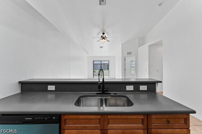 Photo - 1054 SE 10th St