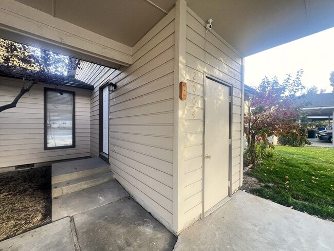 Photo - 2004 S Leadville Ave