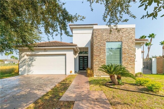 Building Photo - 26 El Jardin St