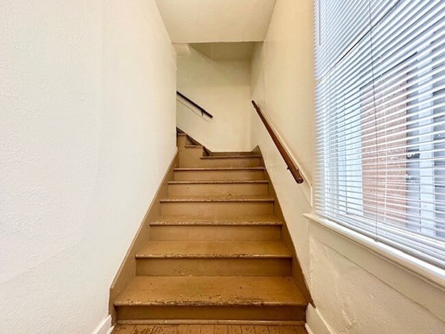 Photo - 644 W 4th St Unidad 327 Ivy