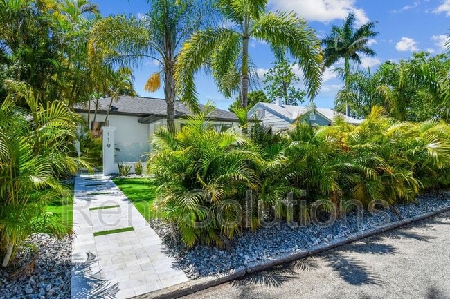 Building Photo - 110 28th Ave N Unit B