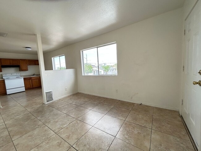Photo - 1321 W Vogel Ave