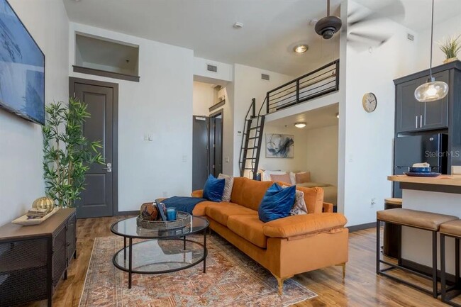 2004 N Howard Ave Unit 202