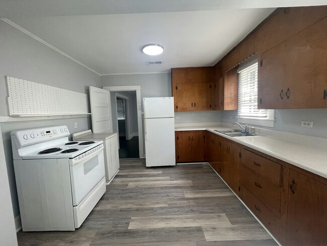 Photo - 2056 Emogene St