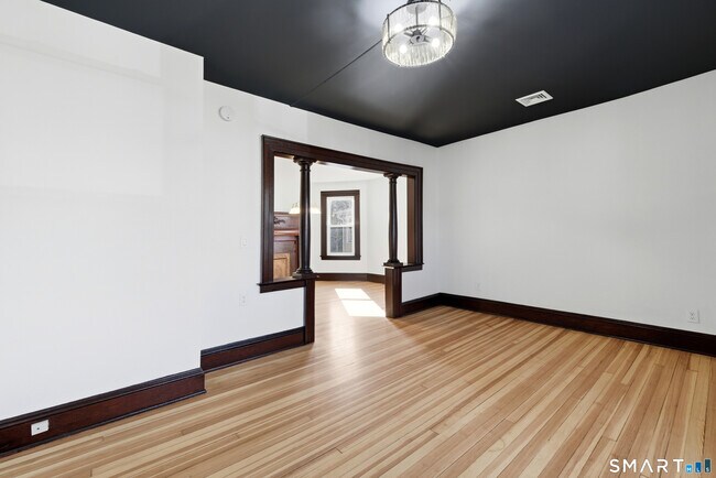 Photo - 198 Oxford St