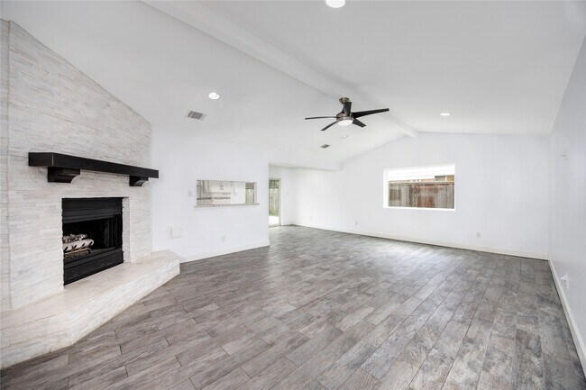 Photo - 418 Land Grant Dr