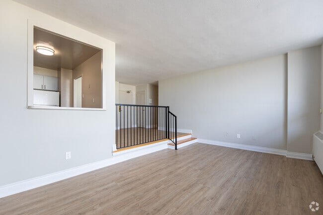 Building Photo - 6171 Bathurst St