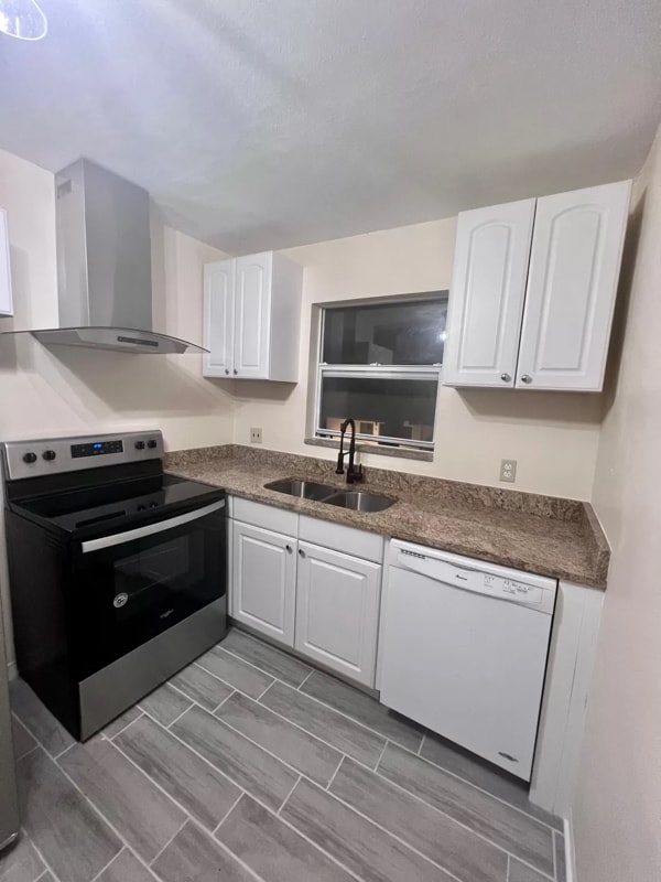 Photo - 5645 Central Ave