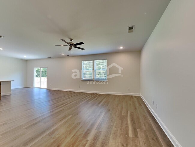 6051 Rosemore Ln