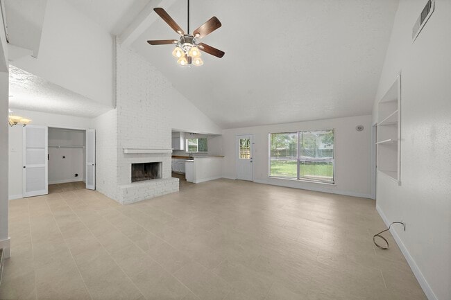 Photo - 13815 Grosvenor St
