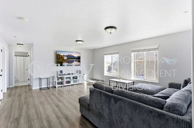 3812 E Rock Creek Rd Unit 8