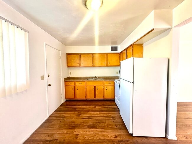Photo - $400 Off Move In Special! Spacious 1 Bedroom with Hard Wood Flooring! Community Laundry and Off S...