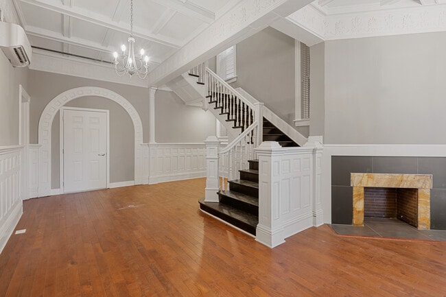 Photo - 170 W Washington St