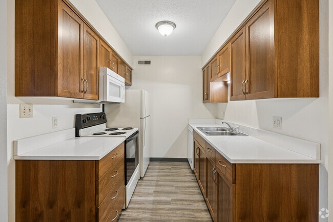 2BR, 1BA - 880SF - Kitchen