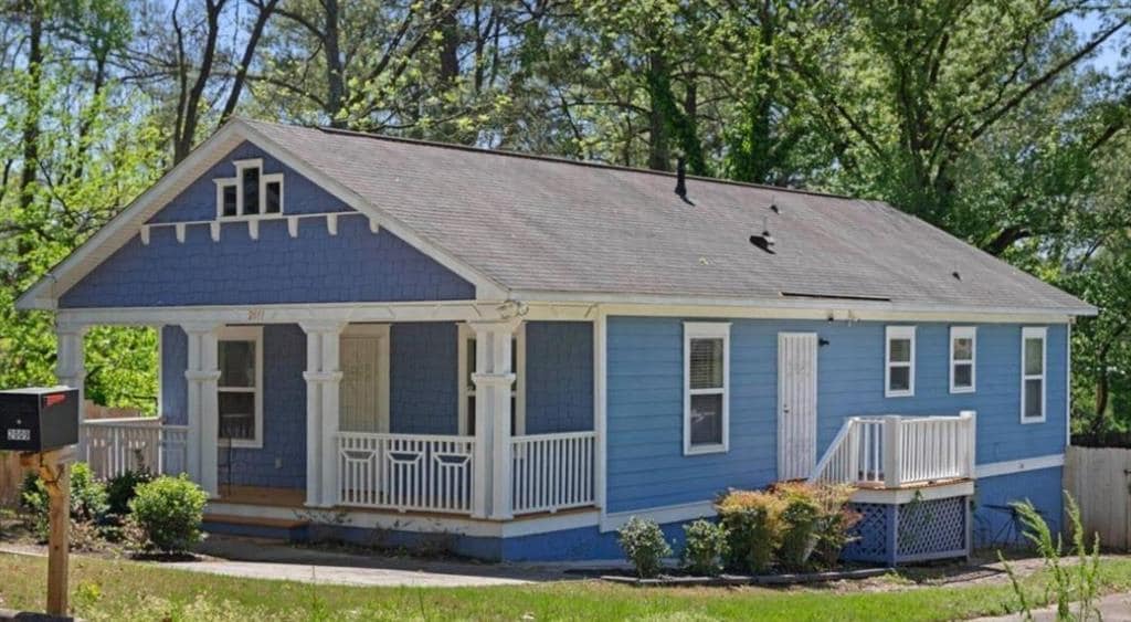 Photo - 2011 Lewis Rd SE