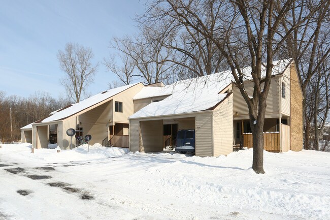 Edgewood Village - Edgewood Village Apartments
