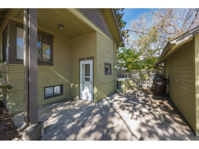 Building Photo - 2134 7th Ave Unit b