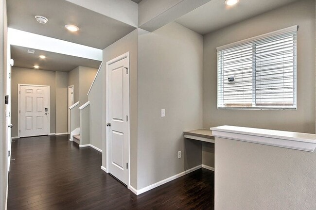 Photo - 3137 Gladiator St NE