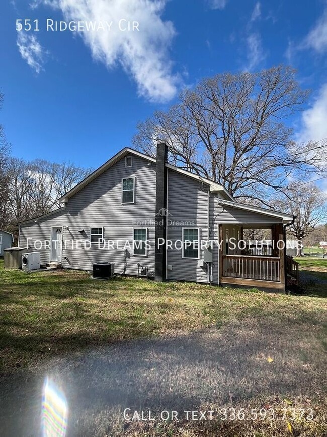 551 Ridgeway Cir