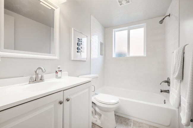1143 S Denver St Unit B