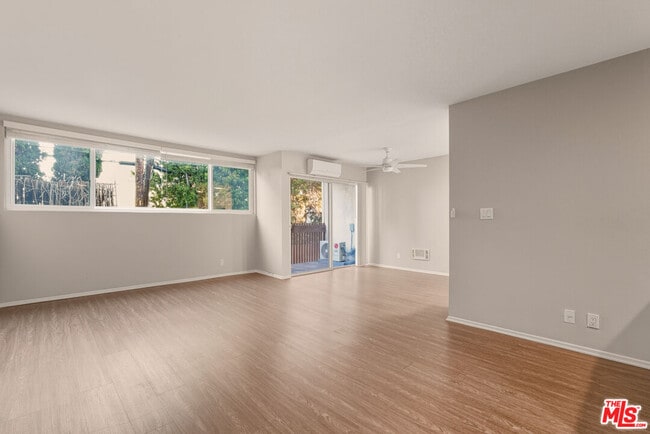 Photo - 6050 Canterbury Dr Unit F121