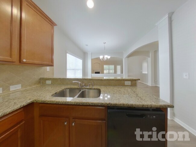 Photo - 118 Greenbank Dr