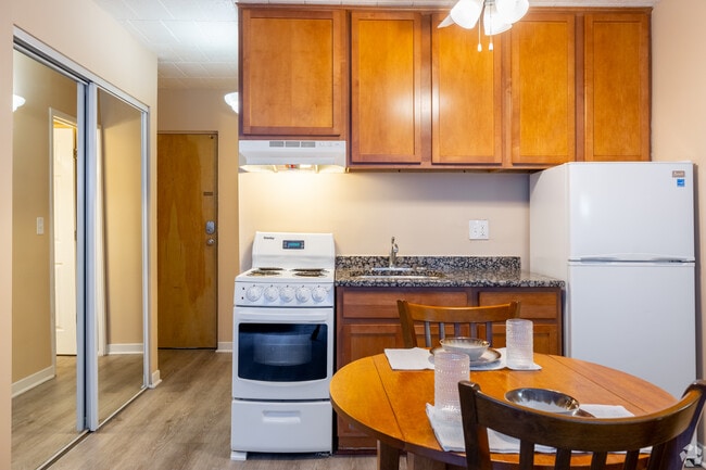 307 Thompson - Furnished Studios