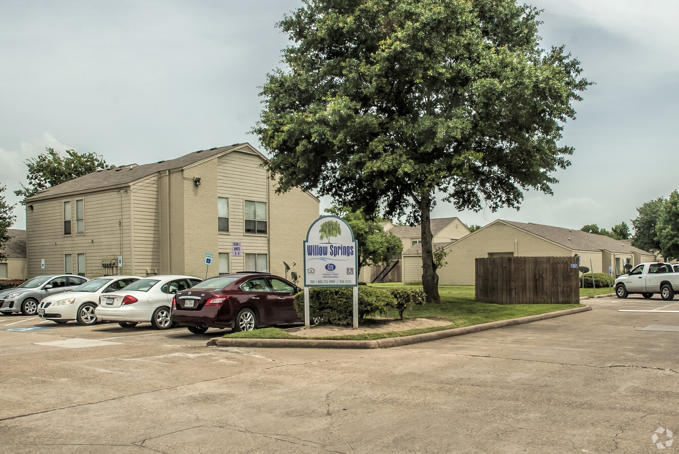 Photo - Willow Springs Apartments