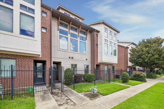 Photo - 2848 Leeland St