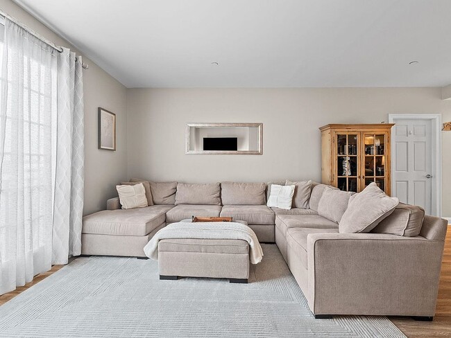 Building Photo - 100 Shearwater Ct E