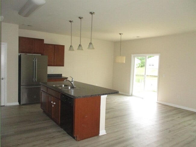 Photo - 812 Hayes Point Cir