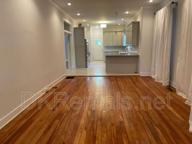 Photo - 1093 Kirkwood Ave SE