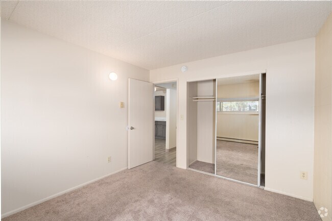 1BR, 1BA - 600SF - Bedroom