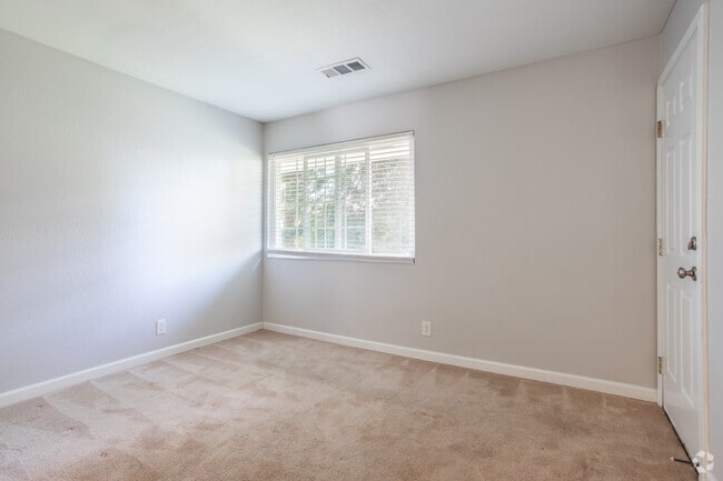 2BR, 2BA - 950 SqFt
