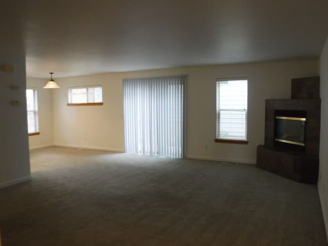 Photo - 2 Bed/2 Bath Apartment Located Near OSU/COCC Campus - Attached Garage Unit 2