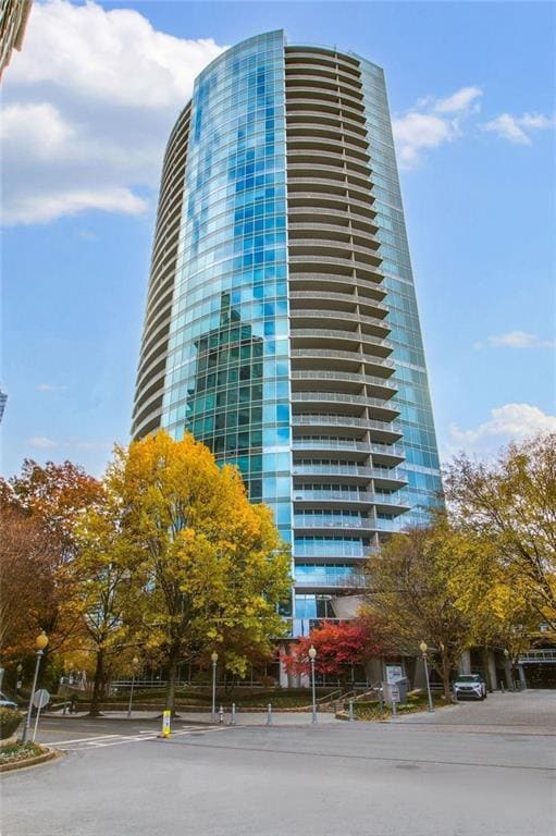 Building Photo - 3338 Peachtree Rd NE Unit 2401