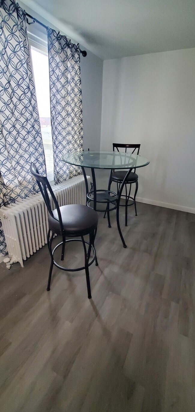 Photo - 1338 Main St Unit 7