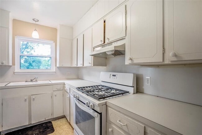 Building Photo - 3532 Midwest Dr Unit C