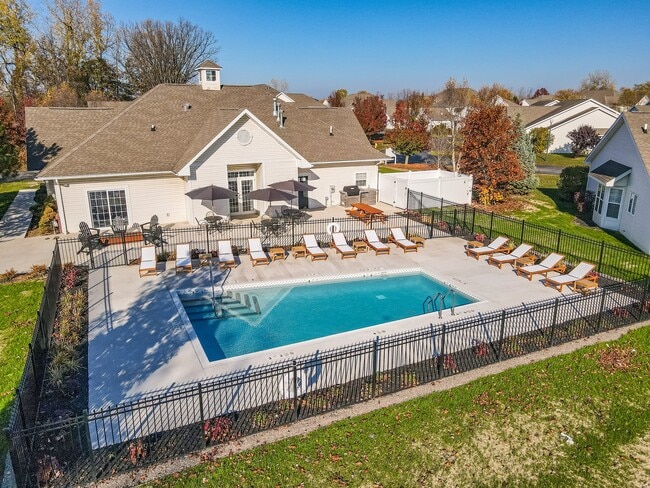 Piscina climatizada - Bradford Hill Apartments & Townhomes