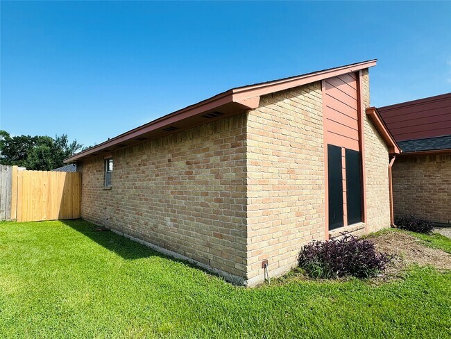 Photo - 19834 Arrowsmith Dr