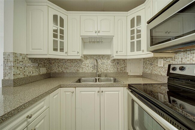 Photo - 10400 SW 108th Ave Unidad A407