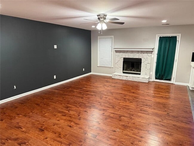 Photo - 1682 Greyleaf Ln SE