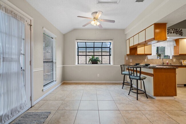 Photo - 815 Millpond Dr