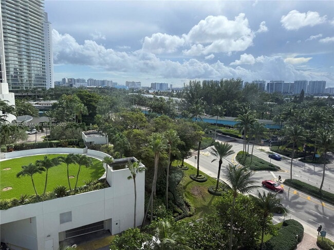 Building Photo - 19201 Collins Ave Unit 644