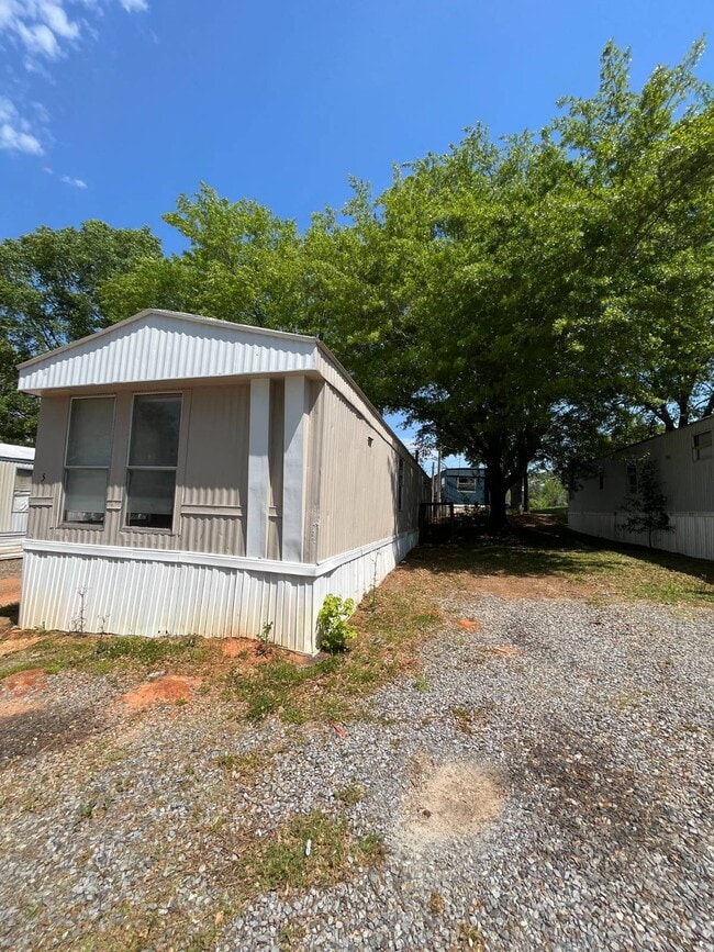 Photo - 109 Embert Ln