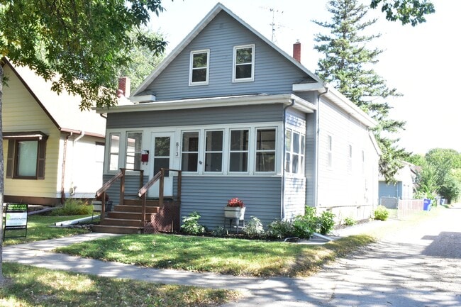 Building Photo - 813 12th St N Rental
