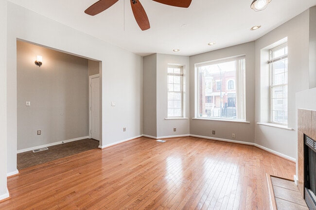 Photo - 2916 W Warren Blvd Unit 1