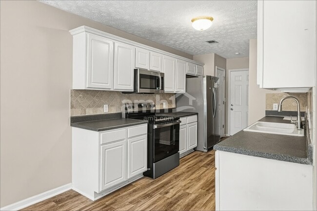2535 Lakeview Trl