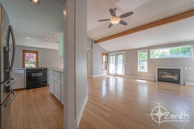 Photo - 2819 NE 54th St