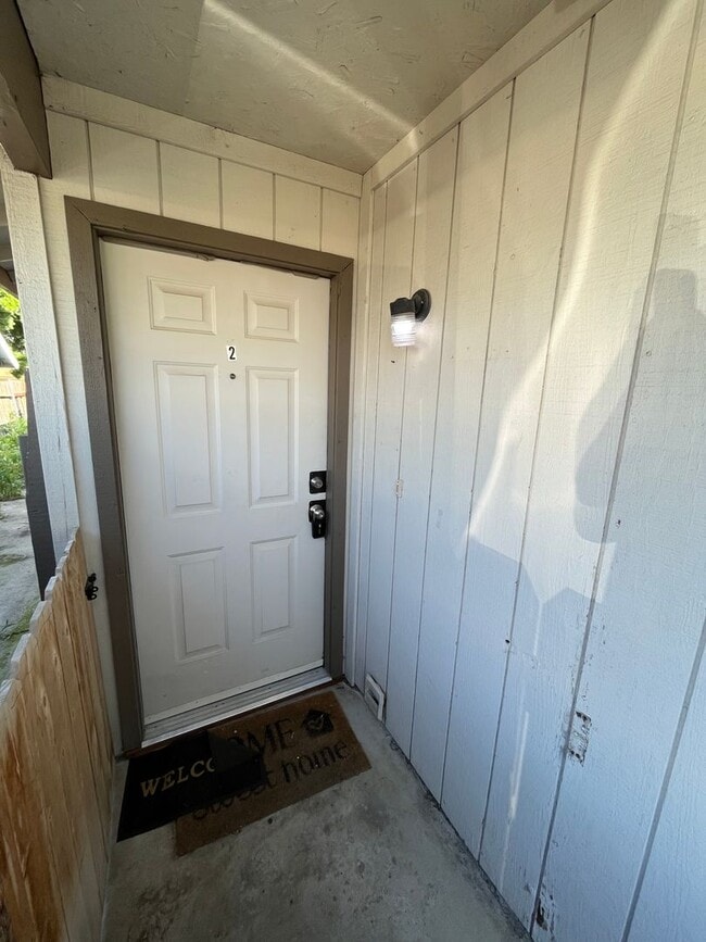 Building Photo - 1356 Unit 206-2